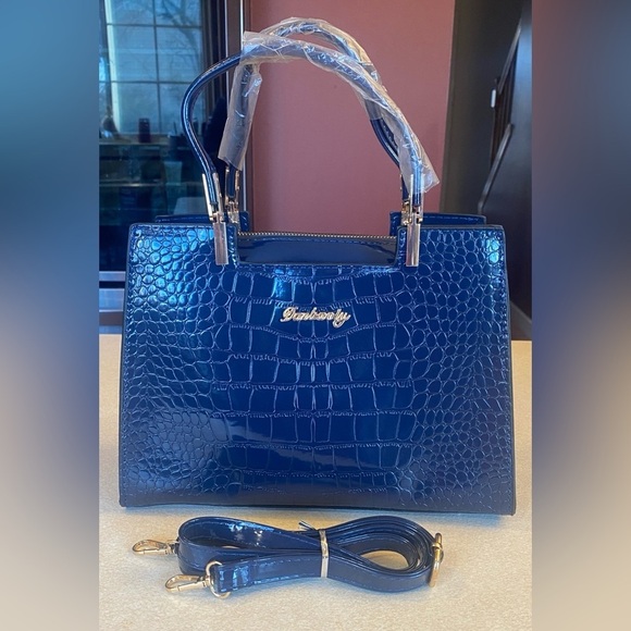 Navy Blue Crocodile Pattern Faux Leather Shoulder Bag w/Golden Hardware. NWOT - Picture 2 of 12